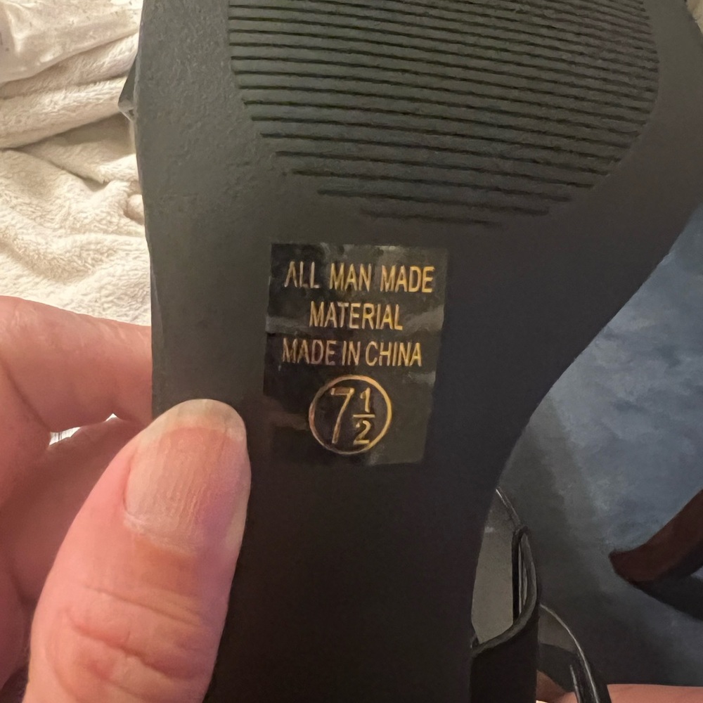 Soda Black Womens size 7.5 Sandals, Velcro felt like straps, new with tag - Picture 7 of 9